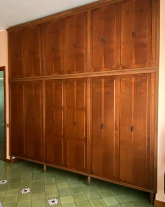 Armadio a muro in legno