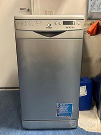 Lavastoviglie Indesit 45 cm