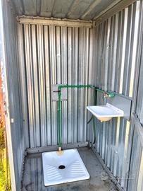 bagno da cantiere o giardino 