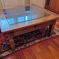 Tavolino in legno con vetro