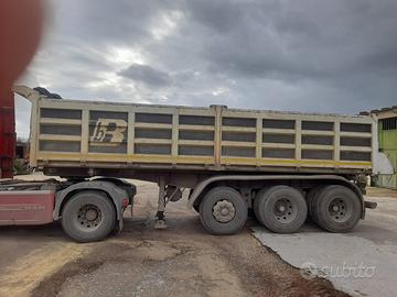 Semirimorchio ribaltabile tre assi