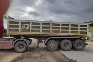 Semirimorchio ribaltabile tre assi