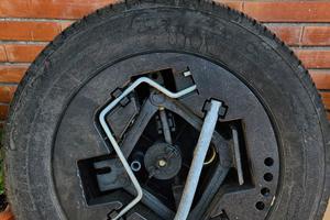 Ruota di scorta 165/70 R14 Fiat Punto+Kit Cric