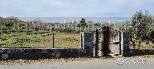 Terreno 15.000 mq a piedimonte etneo - Vista 2