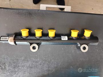 Rail Iniezione Nuovo Originale  1570Q4
