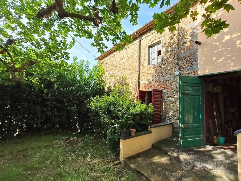 Rustico / Casale di 204 m² con più di 5 locali a L - Vista 2