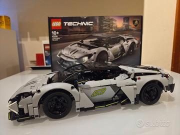Set LEGO #42214 Technic  Lamborghini Revuelto