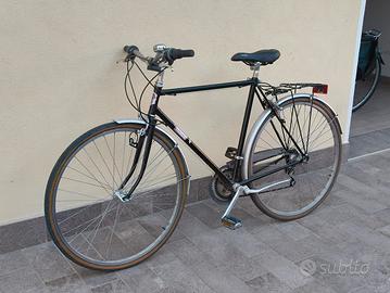 Bici da città - City bike da uomo nera Ferrari