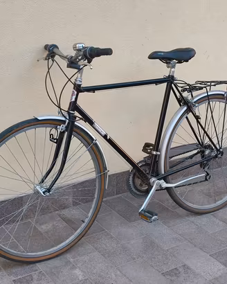 Bici da città - City bike da uomo nera Ferrari