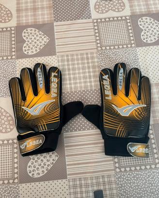 Guanti da portiere mai usati