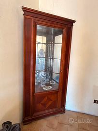 Vetrina alta in legno massello con intarsi