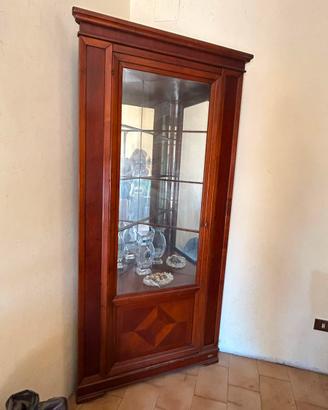 Vetrina alta in legno massello con intarsi