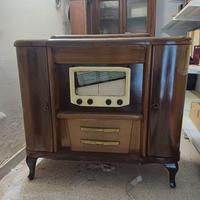 Antico mobile radio da bar in legno