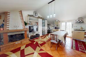 TRILOCALE CON TERRAZZO, TERRENO E POSTO AUTO