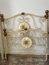 Letto dipinto a mano