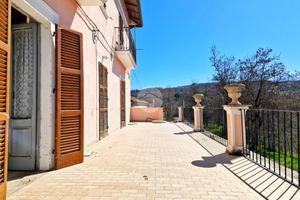 VILLA SINGOLA A FAGNANO ALTO