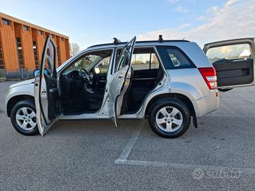 Suzuki Grand Vitara 1.9 DDiS-5 Porte-Executive*4X4