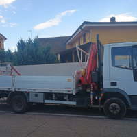 Iveco 75/14 cassone fisso con gru