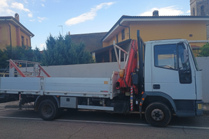 Iveco 75/14 cassone fisso con gru