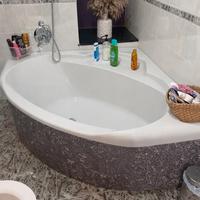 Vasca da bagno angolare elegante e spaziosa – otti