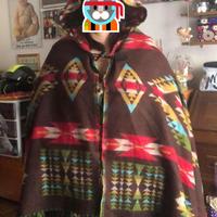 Poncho con cappuccio taglia unica