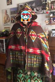 Poncho con cappuccio taglia unica
