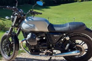 Moto Guzzi v7ii stone 2016