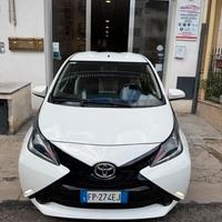 Toyota Aygo 1.0 VVT-i 69 CV 5 porte x-business MMT