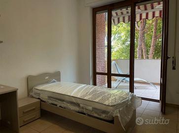 Camere in appartamento completamente ristrutturato