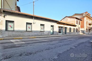 NEGOZIO A SANTHIÀ