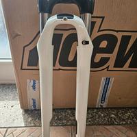 FORCELLA Treking 28" SR Suntour NEX DS MLO / 63 mm