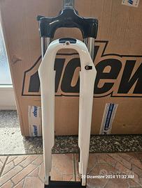 FORCELLA Treking 28" SR Suntour NEX DS MLO / 63 mm