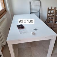 Grande tavolo bianco 