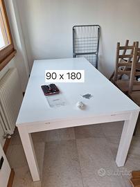 Grande tavolo bianco 