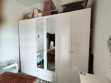 Camera da letto bianca