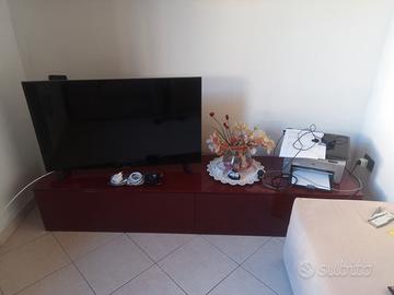 mobile salotto e pouf