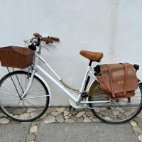 Bici usata con cestino e portapacchi,sacche