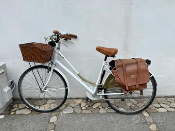 Bici usata con cestino e portapacchi,sacche