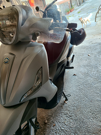 Beverly 350 anno 2018 buone condizioni poco