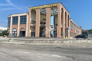 NEGOZIO A CASTIGLIONE DELLE STIVIERE
