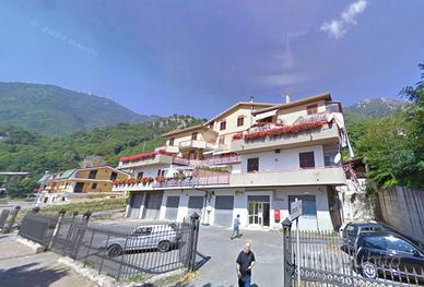 2 LOCALI A SUMMONTE