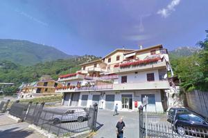 2 LOCALI A SUMMONTE