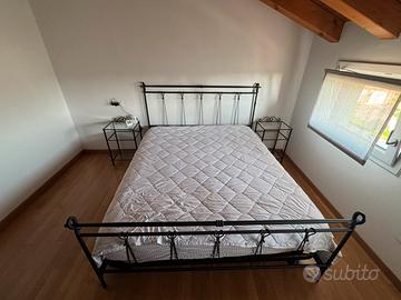 Struttura letto matrimoniale in ferro battuto