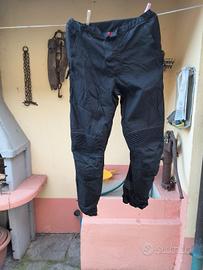 Pantaloni antivento/antipioggia con ginocchiere 