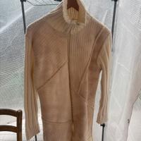 Maglione bianco lungo a collo alto 