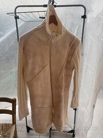 Maglione bianco lungo a collo alto 