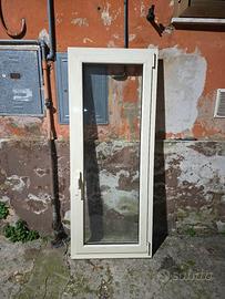 finestra in pvc a doppio vetro, apertura a ribalta