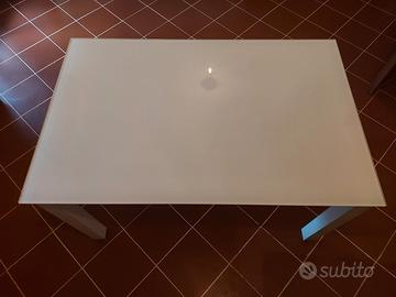 Tavolo bianco con vetro opaco 6-12 posti