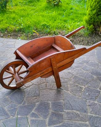 carriola in legno