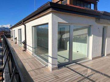 Attico / Mansarda di 115 m² con 4 locali a Cuneo